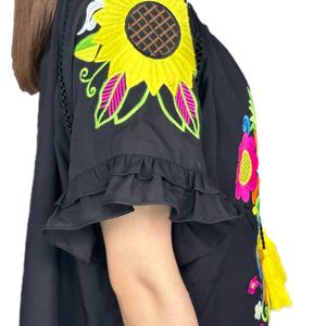 Chemisier élégant décontracté pour femme OEM, brodé multicolore, à manches courtes et volants - Product Image 4