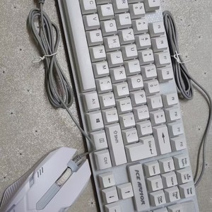 ICE ARKTOR BT300 <b>Wired</b> Full Size <b>Keyboard</b> 104 Keys RGB Backlit Gaming Office Use - Product Image 3