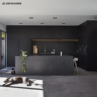 Kabinet dapur Modern desain terbaik dengan meja bar pulau untuk sarapan