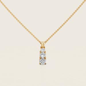 Colgante Dawn Dew con un delicado diseño inspirado en la lágrima que captura el suave brillo de la luz de la mañana - Product Image 5