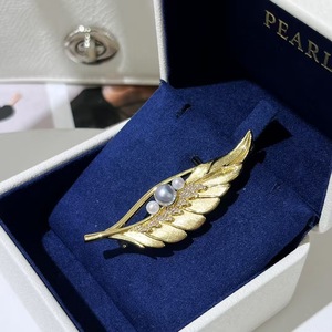 เข็มกลัดรูปใบไม้ทรงระเบิดอเนกประสงค์ AKOYA ประดับเปลือกหอย หางปลา ไข่มุก หลายแบบ  สำหรับตกแต่งเสื้อผ้า  ทันสมัย - Product Image 5