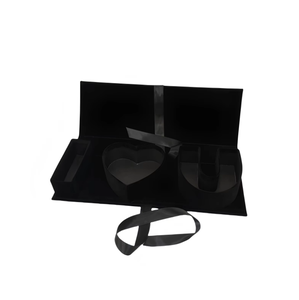 Caja de Regalo Rígida de Terciopelo de Alta Gama para el Día de San Valentín con la Frase 'Te Amo', Decorada con Letras, Flores y Cinta con Estampado en Frío - Product Image 6