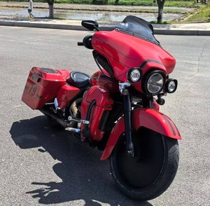 Harley-Davidson Road Glide de 1600 cc, Motocicleta Cruiser de Turismo Premium Fabricada en EE. UU. para Viajes Deportivos y de <span class=keywords><strong>Ocio</strong></span>, Extremadamente Potente - Product Image 2