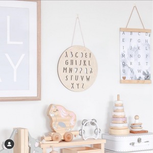 Adornos de pared de madera en stock para habitaciones infantiles, decoración del hogar de estilo nórdico, decoraciones redondas con los 26 letras del alfabeto inglés para - Product Image 1