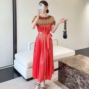 Ventes directes d'usine Miyake 2025 de nouvelles robes grande taille avec des perles lourdes et des robes plissées élégantes - Product Image 4