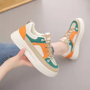 Toptan 2023 Ins yürüyüş tarzı ayakkabı kadın rahat ayakkabılar kalın taban renk blok yüksekliği artan kadınlar Sneakers