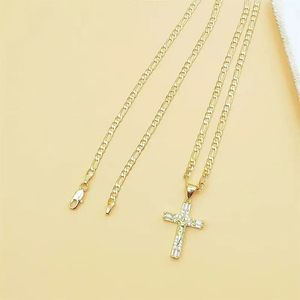 Colar com Pingente de Crucifixo em Cobre com Cadeia Figaro e Zircônia Cúbica para Homens e Mulheres, Joias Religiosas Católicas - Product Image 1