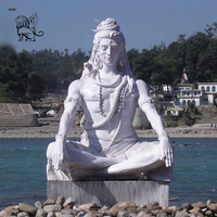 Statue de Shiva en marbre grandeur nature, assis sur la tête d'un tigre, décoration extérieure célèbre