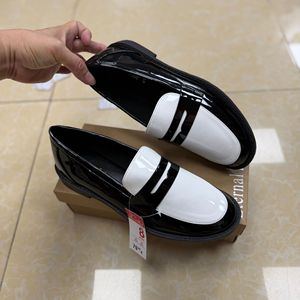 Spring Season New Style Casual Lazy One-piece Slip-on Design <strong>Flat</strong> Shoes - Product Image 4