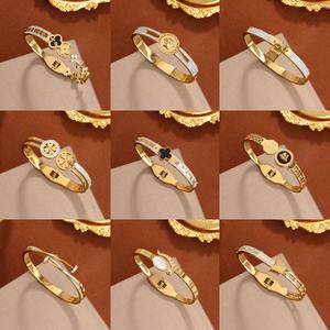 Toptan En Çok Satan Hafif Lüks Moda 18 Ayar Altın Kaplama Paslanmaz Çelik Kararma Yapmaz PVD Kadın Aksesuarları Güzel Bilezik - Product Image 1