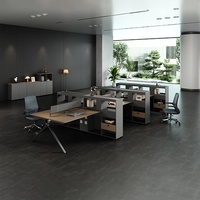 Bureau de travail moderne, table d'ordinateur, grand espace de travail, bureau en bois, espace de travail commercial, mobilier de bureau haut de gamme