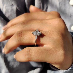 แหวนเพชรเลี้ยงในห้องปฏิบัติการที่ขัดเงาอย่างประณีต ออกแบบมาเพื่อเฉลิมฉลองความรักด้วยความสง่างามอย่างมีรีสอร์สจากอินเดีย - Product Image 3