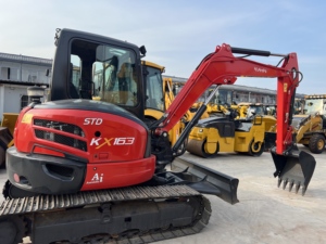 Machine de terrassement Kubota KX163 d'occasion à prix bas, moteur V2607-E3, consommation de carburant stable, idéale pour les espaces de travail étroits. - Product Image 6