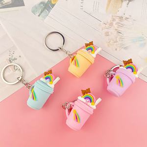 Porte-clés tendance en forme de coupelle de crème glacée fraise arc-en-ciel pour femmes et étudiantes, accessoire mignon pour sac et porte-clés de voiture - Product Image 4