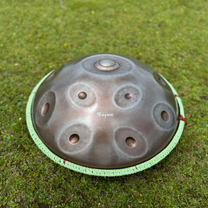 Raysen Edelstahl Handpan 53cm Doppellagige Ergonomische Handtrommel für Professionelle Klangheilung 12+4 Töne D Kurd - Product Image 4