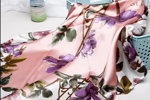 Foulard Quadrato Grande Multicolore Effetto Seta Stampato, <span class=keywords><strong>Bandana</strong></span> Decorativa Versatile per Pendolarismo Quotidiano e Accessori per Foto da Festa - Product Image 4