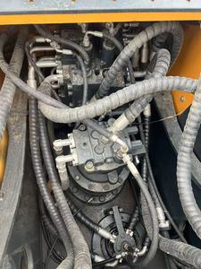 Excavadora Hyundai R220 Usada en Venta, Excelente Estado, Motor Cummins, Bomba de 22 Toneladas - Product Image 2