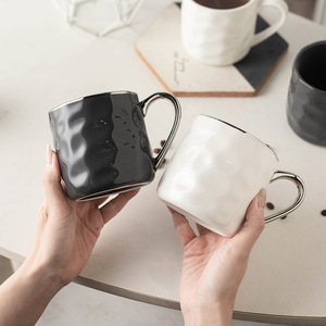 Taza de Cerámica Estilo Nórdico, Color Sólido Negro y Blanco, Taza de Café para el Hogar, Idea de Regalo para Uso Diario - Product Image 4