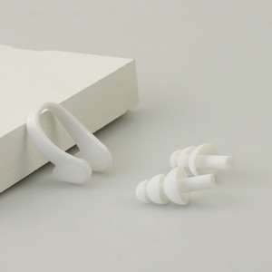 Kit <span class=keywords><strong>de</strong></span> Tapones <span class=keywords><strong>de</strong></span> Silicona Multicolor para Natación y Pinza Nasal, Ajuste Ergonómico, Evita la Entrada <span class=keywords><strong>de</strong></span> <span class=keywords><strong>Agua</strong></span> en Oídos y <span class=keywords><strong>Fosas</strong></span> <span class=keywords><strong>Nasales</strong></span> - Product Image 2
