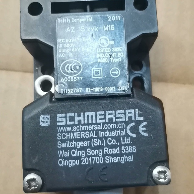 AZ15-ZVK-M16 AZ15 Series Safety Door Switch PLC