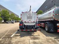 Camion d'arrosage mobile HOWO à livraison rapide, avec réservoir renforcé de 4 à 6 m³, pour le nettoyage routier, destiné à l'exportation