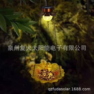 Mangeoire à oiseaux solaire en verre avec lumière LED, décoration de jardin suspendue pour extérieur, avec panneau solaire et chaîne pour cour et patio - Product Image 2
