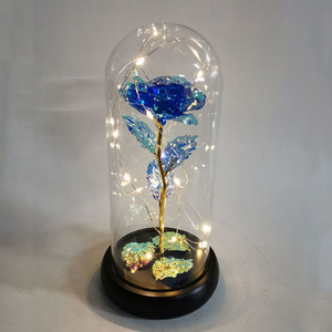 Fleur dans un verre, rose éternelle conservée sous cloche, ornement de rose avec base en bois - Product Image 2