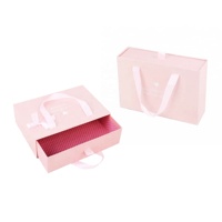 Maßgefertigte Luxus-Geschenkbox aus Rosa Papier mit Griff und Prägung für Kleidung, Schuhe, Kosmetik, Geschenke und Pelzartikel