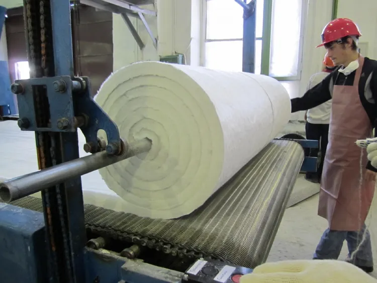 Isı yalıtım contası için yüksek yoğunluklu 96 seramik elyaf battaniye 1260C 128 kg/ m3 seramik elyaf battaniye