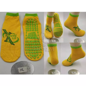 Chaussettes de <span class=keywords><strong>Trampoline</strong></span> bon marché, marque privée personnalisée, adulte, enfant, chaussettes à poignée pour <span class=keywords><strong>Trampoline</strong></span> hommes, chaussettes longues crochetées - Product Image 1