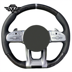 Volante de Fibra de Carbono Personalizado con Etiqueta Metálica Compatible con Mercedes AMG C63 C43 C63 W221 S63 W205 W204 W213 - Product Image 1