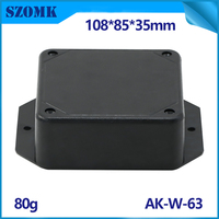 Caja de Plástico Negra con Bridas para Montaje en Pared AK-W-63 de 108x85x35mm con Bridas Integradas para PCB