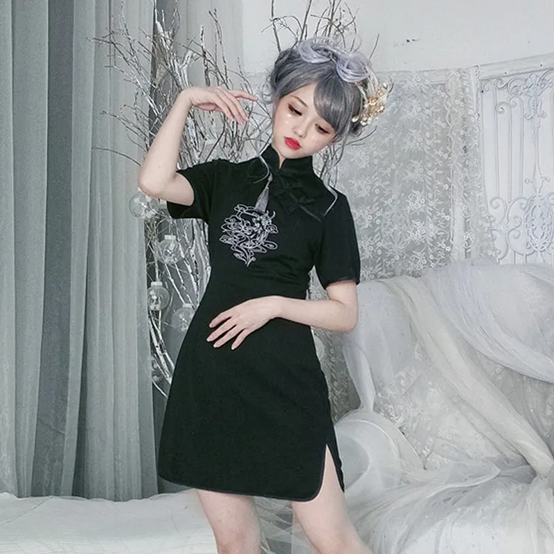 Yaz düğün moda Modern tasarım püskül yaka seksi siyah Vintage nakış Cheongsam Qipao