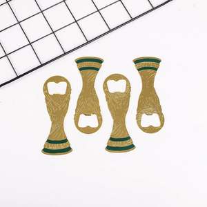 Décapsuleur porte-clés Coupe du Monde de football 2026 - Souvenir trophée métallique double fonction pour les fans du Canada, du Mexique et des États-Unis, cadeau de collection - Product Image 3