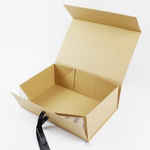 Boîte cadeau de mariage pliable magnétique personnalisable pour l'emballage de vêtements avec poignées en matériau laminé - Product Image 6