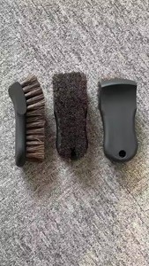 Brosse de nettoyage intérieur multifonctionnelle avec logo personnalisé, manche en plastique, poils doux en crin de cheval, pour sièges en tissu et cuir de voiture - Product Image 4