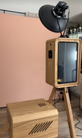 Photomaton rétro en bois abordable pour selfies et appareils photo reflex. Comprend un support d'imprimante et un écran tactile de 18,5 pouces.