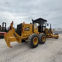 Niveleuse à moteur CAT jaune 4 roues cabine fermée moteur Caterpillar