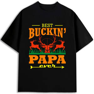 Camiseta para Hombre Buckin Papa, 180 g/m², 100 % Algodón, Cuello Redondo, Manga Corta, Estampado, Antiencogimiento, Hecha en EE. UU. - Product Image 1