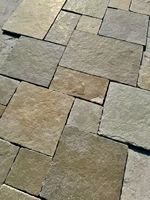 Carrelage en pierre naturelle de calcaire brossé de haute qualité pour revêtement mural et de sol de cour de villa, décoration d'hôtel et projets d'ingénierie