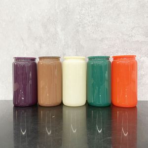 Verre à bière coloré de 16 oz, vierge pour sublimation, avec couvercles en plastique PP, pour emballages UV – Collection Automne Hiver Noël – Entrepôt USA - Product Image 1