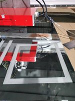 Machine laser automatique CNC pour miroir intelligent en verre LED |   Sablage, décapage de peinture, perçage, gravure avec système de collecte des poussières