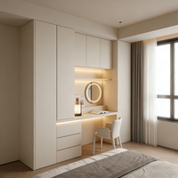 Armoire et meuble de rangement contemporains en bois massif sur mesure avec tiroirs intégrés et zones de suspension empilables