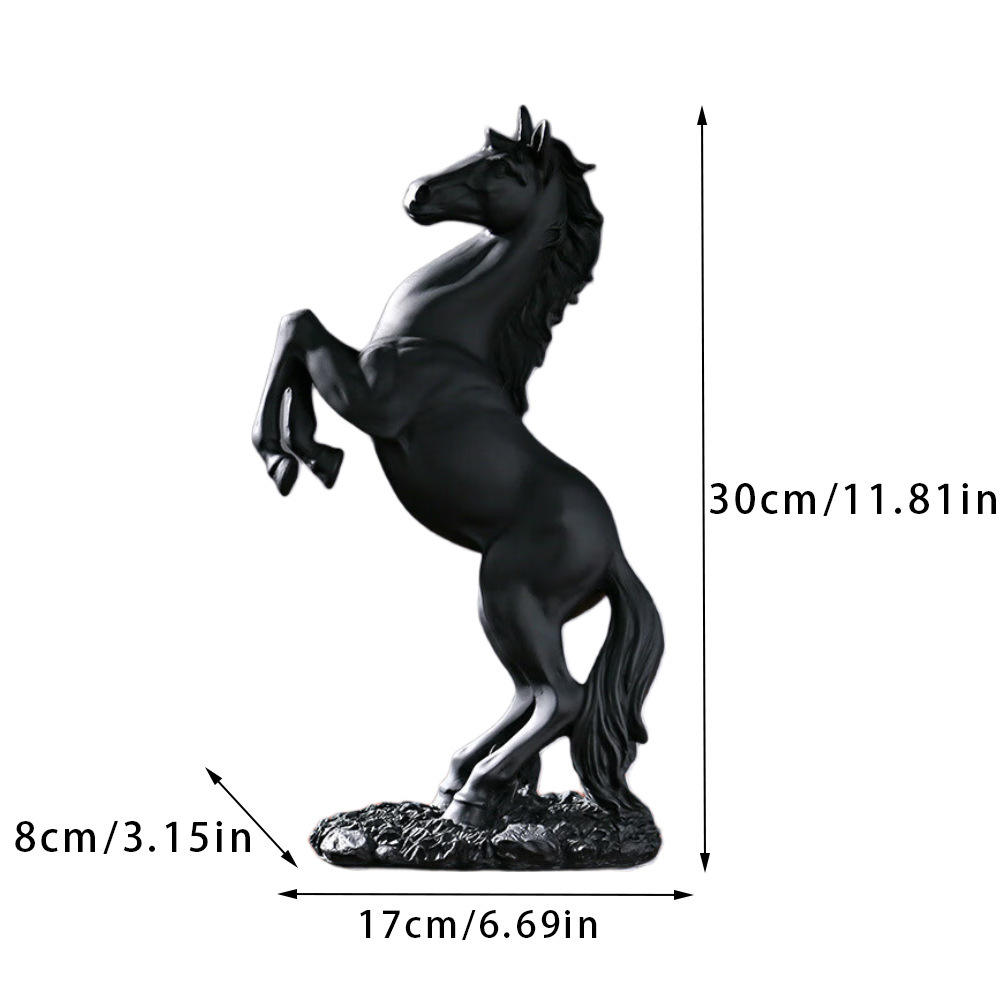 ม้าสีดำที่ถูกปล่อยทิ้ง