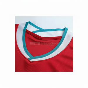 Ensemble de vêtements de football respirants avec logo personnalisé et maillot de football sportif numérique - Product Image 1