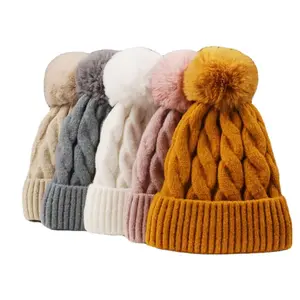 Cappelli invernali caldi di lusso cappello a sfera pompon berretti lavorati a maglia con Logo personalizzato 2023