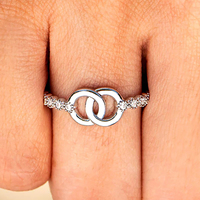 Huitan contracté Style cercle lié cercle conception cubique zircone anneaux femmes mode argent plaqué mariage CZ anneaux pour femme