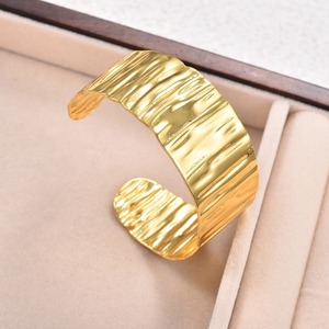 Brazalete de Mujer J&D, Chapado en Oro de 18K, Acero Inoxidable, Estilo Clásico, Moderno, Doble Capa, Hueco, Abierto, para Fiesta - Product Image 5