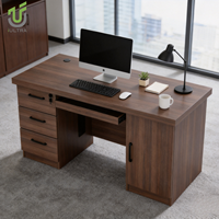 Bureau d'ordinateur moderne en bois robuste pour personnel, poste de travail de bureau très demandé