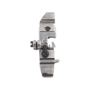 Pied presseur à rouleaux métallique anti-plis pour surjeteuse avec roulement à billes pour coutures 4 et 5 fils - Product Image 4